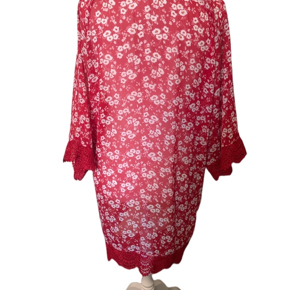 Maurice’s Red Floral Kimono with lace trim - Picture 4 of 8